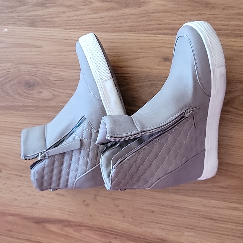 Steve Madden hidden wedge shoes